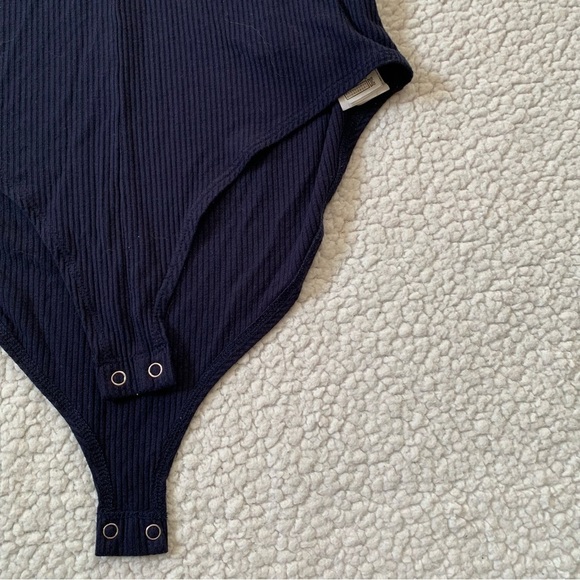 Forever 21 Ribbed V-Neck Bodysuit - Picture 4 of 9